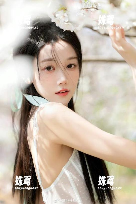51吃瓜 打开“51吃瓜”网址,仿佛走进了错综复杂的八卦传送门,真是太好玩了!