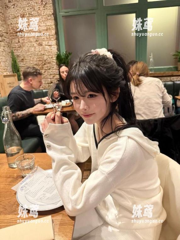黑料入口？tttzzzsu苹果版的这个瓜感觉要躺平了，等着我慢慢啃！