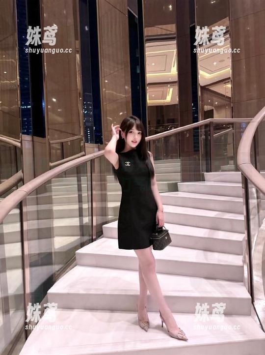 首页上的大瓜！我在娱乐718上追着吃，一口气吃完好满足。